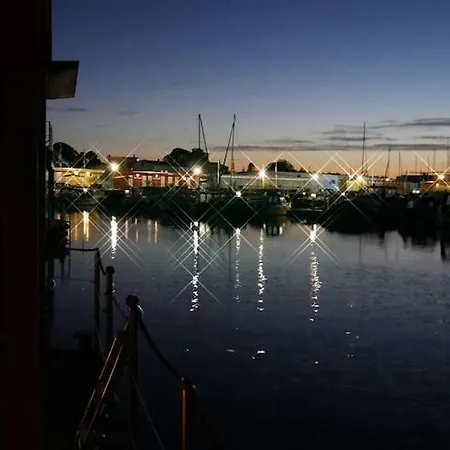 Hausboot In Am Bodden * Kröslin