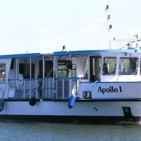 Hausboot In Am Bodden * Kröslin